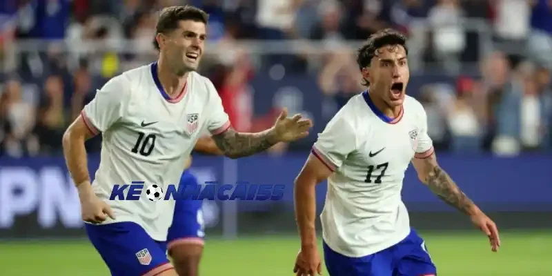 Các cầu thủ chọn ra sân của hai đội bóng Hoa Kỳ và Paraguay